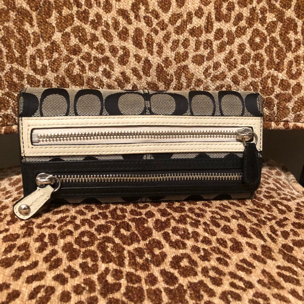 Authentic Coach envelope wallet ♥️♥️♥️